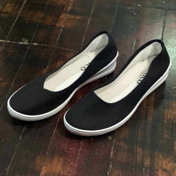 NWOT BNCO Platform/Wedge Flats Size: 9 - Picture 3 of 11